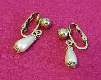 Vintage Sarah Coventry Polished and Textured Goldtone with Faux / Simulation / Imitation Pearl "One and Only" Dangle Clip On Earrings
