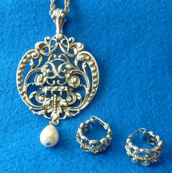 Vintage Avon Scrolled, Filigree Silvertone Medall… - image 1