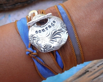 Pulseira de prata esterlina com fecho de seda, pingente de coragem, presente para adolescente.