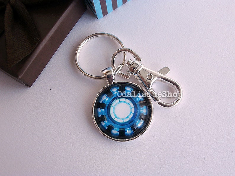 Iron Man Keychain Arc Reactor Keyring Tony Stark Armor Suit Jewelry Avengers Blue Power Silver Bronze SKR09