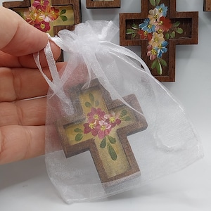 10 pcs-Handpainted wooden cross 2.16&quot; X 1.77&quot;-baptism favors-first communion-cross bomboniere-magnetic wooden cross in white organza pouches