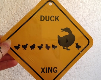 Duck xing Funny Sign Mama and ducklings 6x6 inch Aluminum metal yard house sign