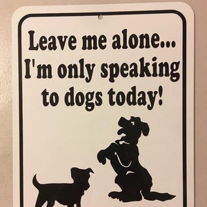 Laat me met rust Ik ben alleen spreken met honden vandaag Funny Sign 9x12 inch Aluminium metalen teken
