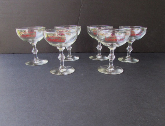 Saucer shaped 2024 champagne glasses