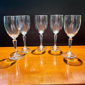 Set of 5 Vintage Crystal Wine Glasses - White Wine Bowl -  Clear Glass - Faceted Stem- Elegant Stemware