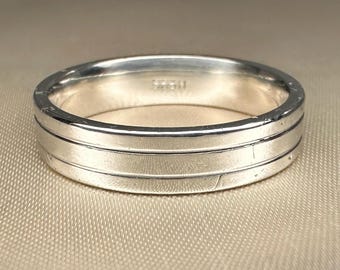 Deutsches 8k Weißgold Band, US Größe 10