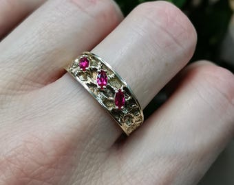Vintage Gold 333 Rubin Ring - Band aus drei Steinen, Größe 9