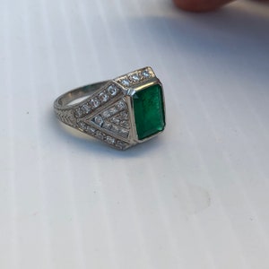 Vintage Emerald Cut Emerald and diamond ring in Platinum image 3