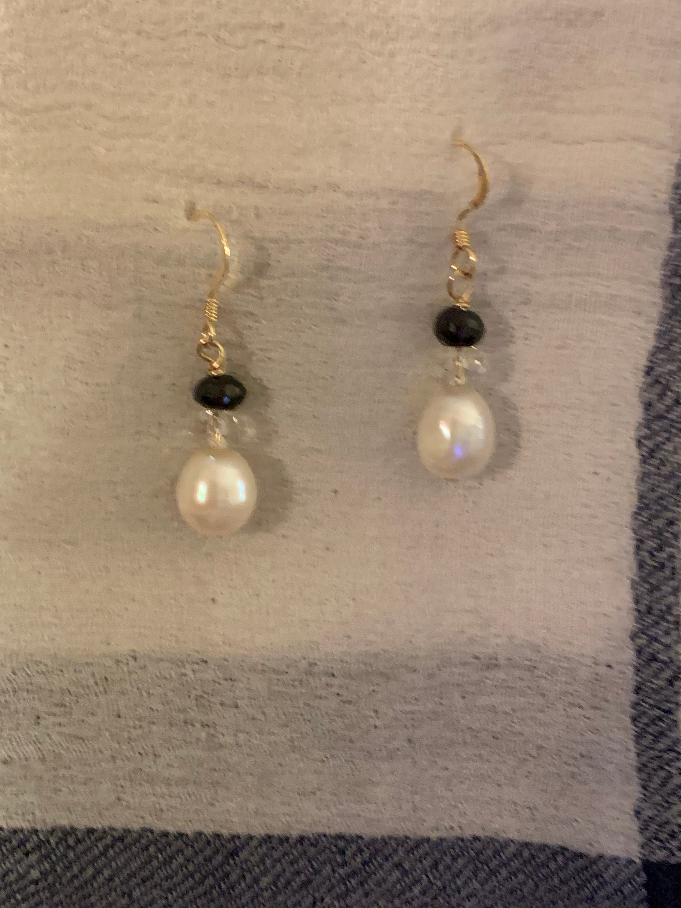 Ovaline fresh water pearls, Swarovski Crystal, black spinel and 14kt…