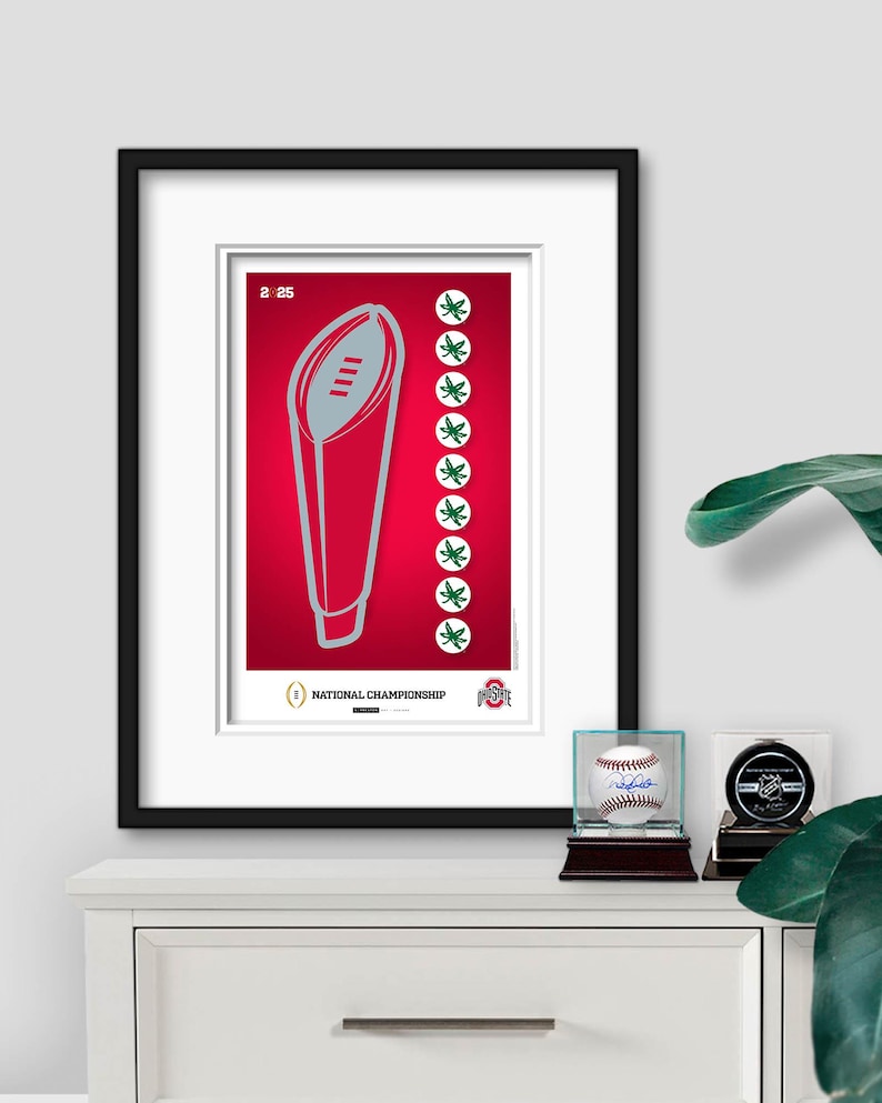 Ohio State Buckeyes Minimalistiska College Football Playoff 2024 Champions - Licensierad Ohio State Art Print Väggdekor av S. Preston 11x17 inches