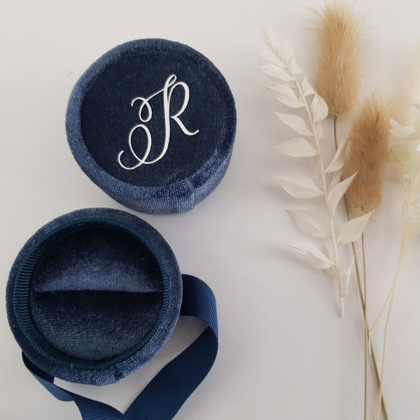 Personalised Vintage Ring Box Velvet circle Wedding ring Engagement Ring Page boy Ring storage Ring Bearer Ring Pillow proposal photo prop