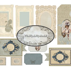 Może przedstawiać: Zestaw ramek i etykiet do scrapbookingu w stylu vintage z motywem shabby chic. Ramki i etykiety zdobione są koronką, kwiatami i napisami w odcieniach niebieskiego, beżowego i białego. Tekst na jednej z ramek brzmi "Shabbydabbdydoodah".