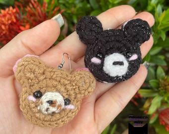 Pendientes de galleta de oso amigurumi: Gancho de acero inoxidable hecho a mano con ganchillo.