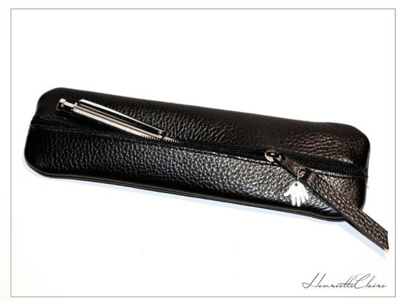 Kleines Federmäppchen Leder schwarz · genarbtes Leder · Stifteetui Herren · 4 Stifte · handgefertigt · Geschenk Mann · Herrengeschenk