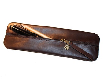Leather Pencil Case Dark Brown · Pen Case for Men · 14 Pens · 20 × 6 cm · Gold Lacquer Engraving · Handmade · Unique Gift