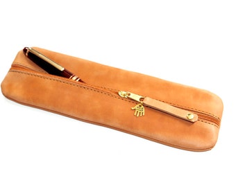 Light brown leather pencil case · elegant & sophisticated · pen case for men and women · 14 pens · handmade · elegant gift · unique item