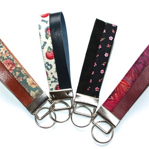 Leather Key Lanyard keychain keyring handmade · Set with Phone Case · Schlüsselband Schlüsselanhänger Leder Set Handytasche