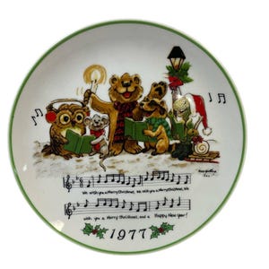 Vintage 1977 Suzy&#39;s Zoo Enesco We Wish You A Merry Christmas Ceramic Plate