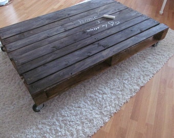 Table upcycle » à partir d’une vieille palette avec tableau noir*