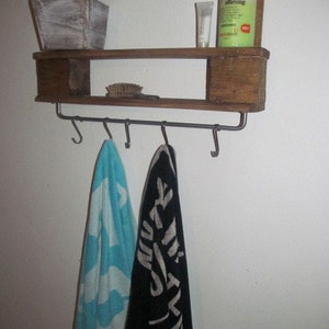 Upcycling bathroom shelf from industrial pallet image 2