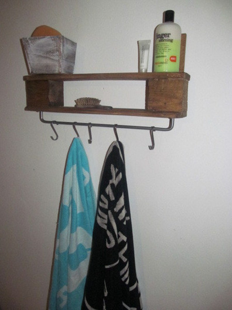 Upcycling bathroom shelf from industrial pallet image 2