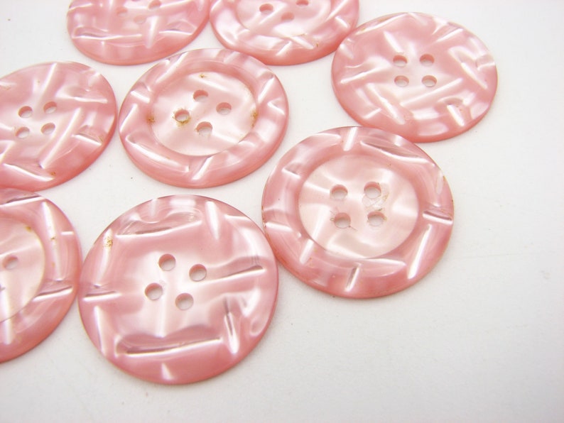 Pink vintage buttons with checks 20 mm 78 34 and 23 mm