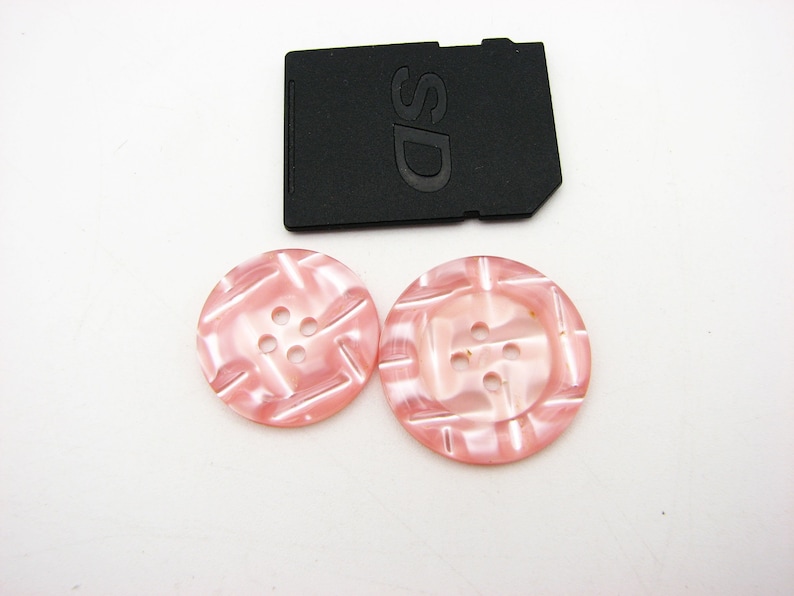 Pink vintage buttons with checks 20 mm 78 34 and 23 mm