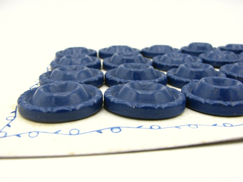 23 mm 24 wooden buttons in blue colour 78