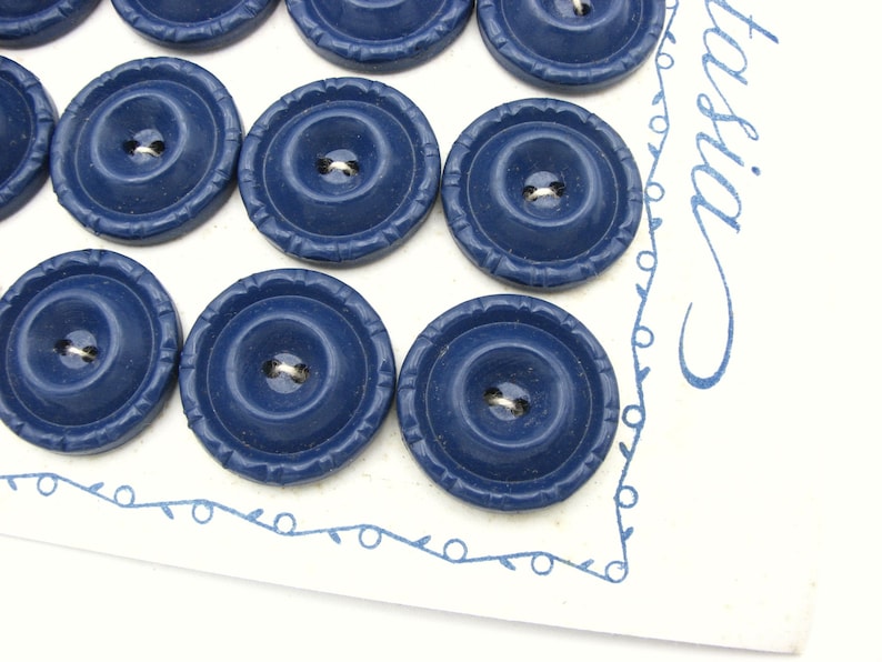 23 mm 24 wooden buttons in blue colour 78