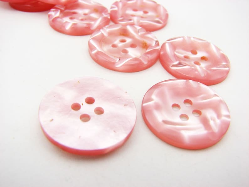 Pink vintage buttons with checks 20 mm 78 34 and 23 mm