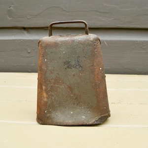 Old Cow Bell, Vintage Metal Cow Bell, Napkin Fold Wrought Iron Bell