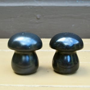 Mushroom Salt and Pepper Shakers, Vintage Ceramic Salt and Pepper, Black Mushroom Salt and Pepper