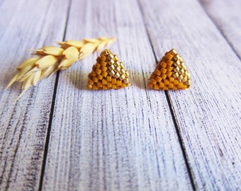 Miyuki triangle earrings in mustard and gold. Glass beads earrings.