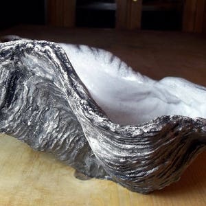 Small Grey Shimmer Giant Clam Shell Sculpture Ornament Bowl Handmade for Home Garden Patio Conservatory Nautical Marine Beach Seashell