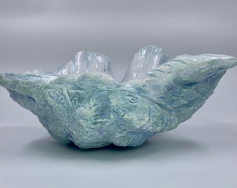 Escultura de concha de almeja gigante azul con forma de huevo de pato pequeño, adorno artístico hecho a mano para el hogar, el jardín, el patio y la decoración interior del invernadero