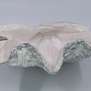 Small Silver Fleck Giant Clam Shell Sculpture Art Ornament Bowl Handmade for Home, Garden, Patio, Conservatory Interior decor