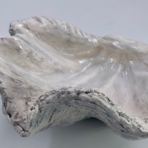 Small Contemporary Grey Giant Clam Shell Sculpture Art Ornament Bowl Handmade for Home, Garden, Patio, Conservatory Interior decor