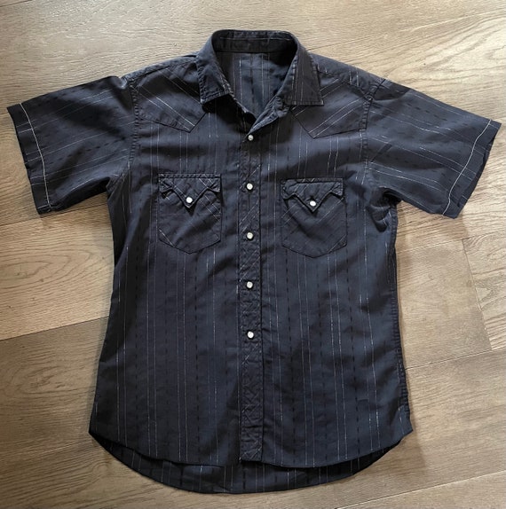 black western shirt, gold threads, short sleeves,… - image 3