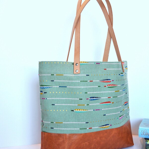 Flechas en lona de menta y bolso de cuero, llevar todo, manijas de cuero y congnac marrón base forro de lona natural