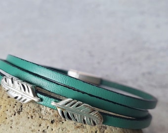 Double Feather Double Wrap Leather Bracelet, Teal Leather Charm Magnetic Bracelet, Minimalist Style, Boho Jewelry,  Indie Style