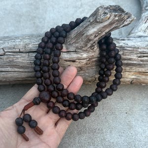 Mala/Rosario Tibetano Antico, Raro da Trovare, Meditazione Buddista Nepalese con Semi di Bodhi, 108 Piccole Perle da 11,4 mm, con Scatola Mala in Legno Gratuita