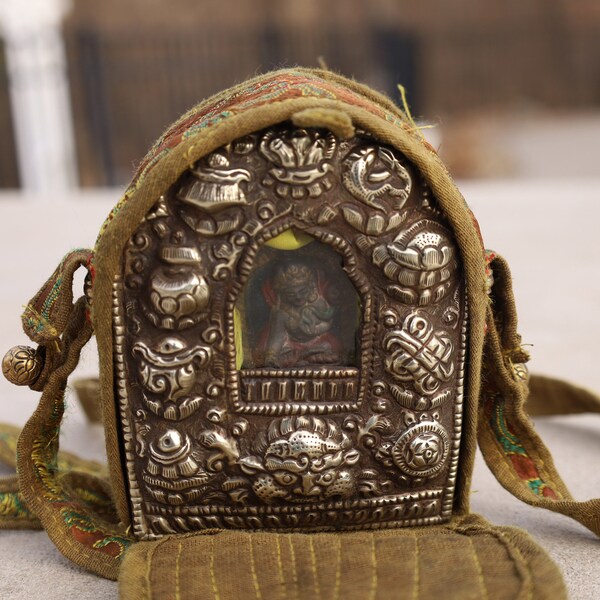 Old Tibetan Buddhist Copper Silver Plated Female Buddha Tara Ghau Gao Prayer Box Portable Shrine