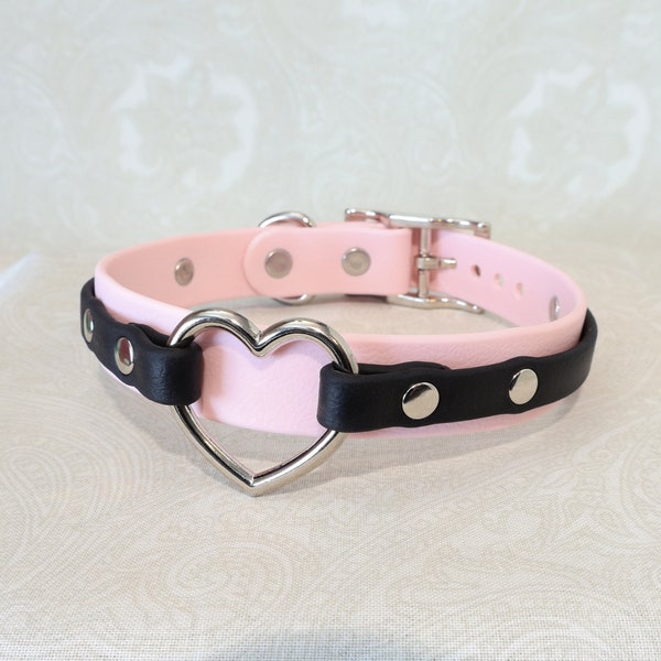 3/4" Layered Pale Pink and Black w/ Silver Heart Ring Biothane (Vegan Faux Leather) Buckling Collar | Kittenplay Petplay Gear