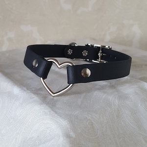 5/8&quot; Vegan Leather Heart Ring Collar Choker | Comfortable, COLORFUL OPTIONS, Durable, Waterproof, Latex Free | Black Silver