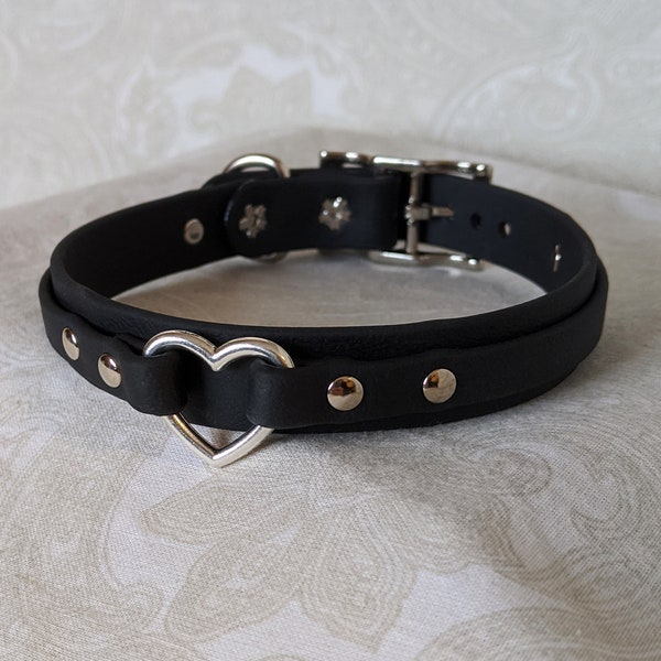 3/4" Layered All Black Heart Ring Biothane (Vegan Faux Leather) Buckling Collar | BDSM Bondage Kittenplay Petplay Gear