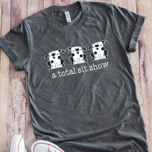 Camiseta Total Sit Show, camiseta divertida para perros, regalo para amantes de los perros, mamá de perro, papá de perro, dueño de perro, humor sobre cachorros, camiseta K9, entrenador canino