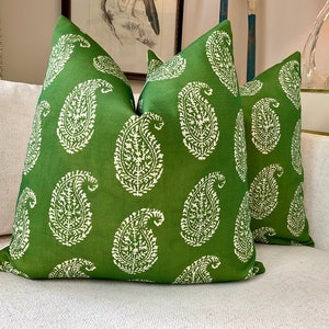 Peter Dunham INDOOR/OUTDOOR Kashmir Paisley em fronha(s) verde(s)
