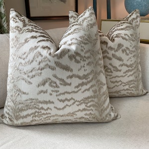 Cowtan and Tout Pillow cover "RAJAH" in Sand Tiger