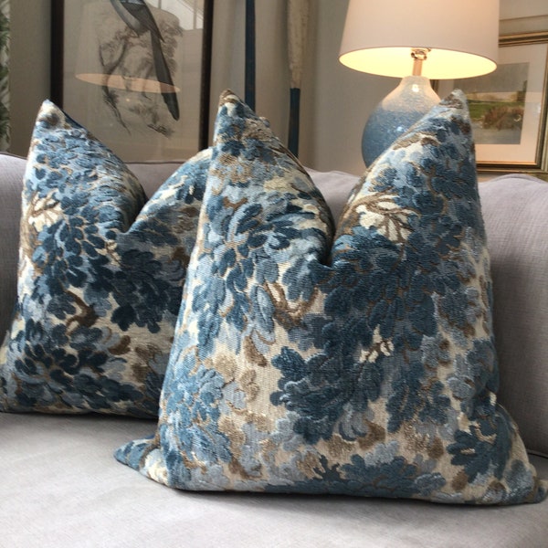 Cowtan and Tout cut velvet "WALDEN" in Delft blue Pillow Covers