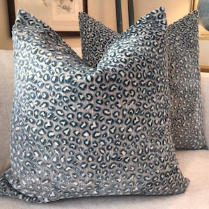 Colefax and Fowler Pillow Cover in Old Blue “Wilde” Leopard Raised Velvet, Ivory velvet back